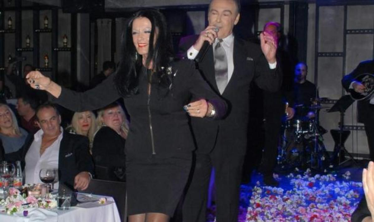 H  Ζωζώ Σαπουντζάκη χόρεψε ζεϊμπέκικο στον Τόλη Βοσκόπουλο! Φωτογραφίες