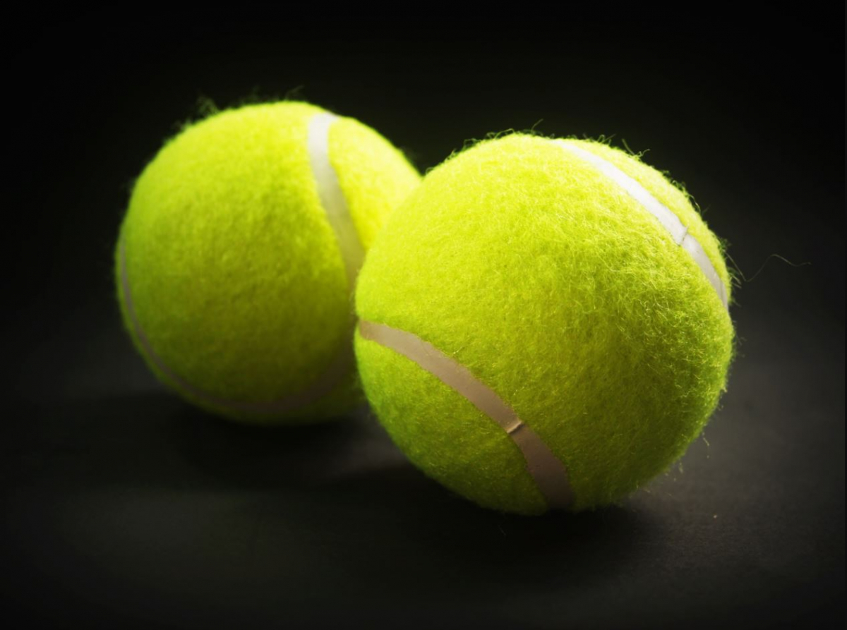 Τουρνουά Γουίμπλεντον: Πώς το μπαλάκι τένις μειώνει το στρες σε πέλματα, σπονδυλική στήλη και αυχένα