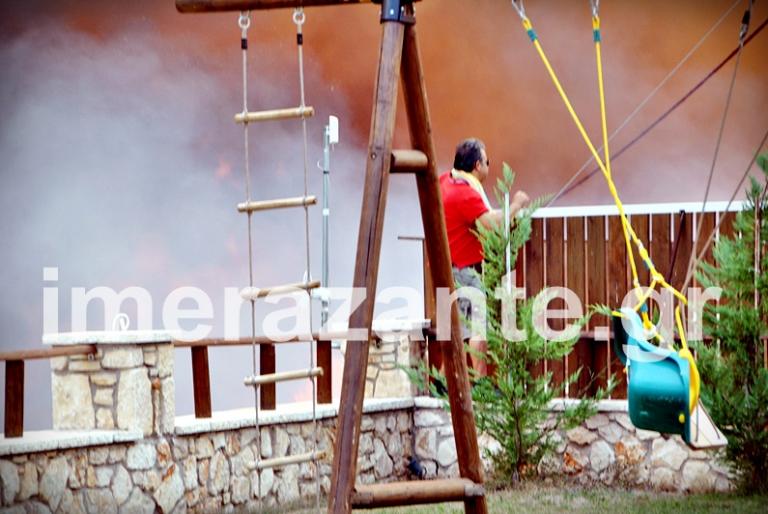 Φωτιά στη Ζάκυνθο: Στις φλόγες σπίτια και καταστήματα – Νέες εικόνες πανικού στην Αναφωνήτρια – Μπαίνει στη μάχη και ο στρατός [pics, vids]