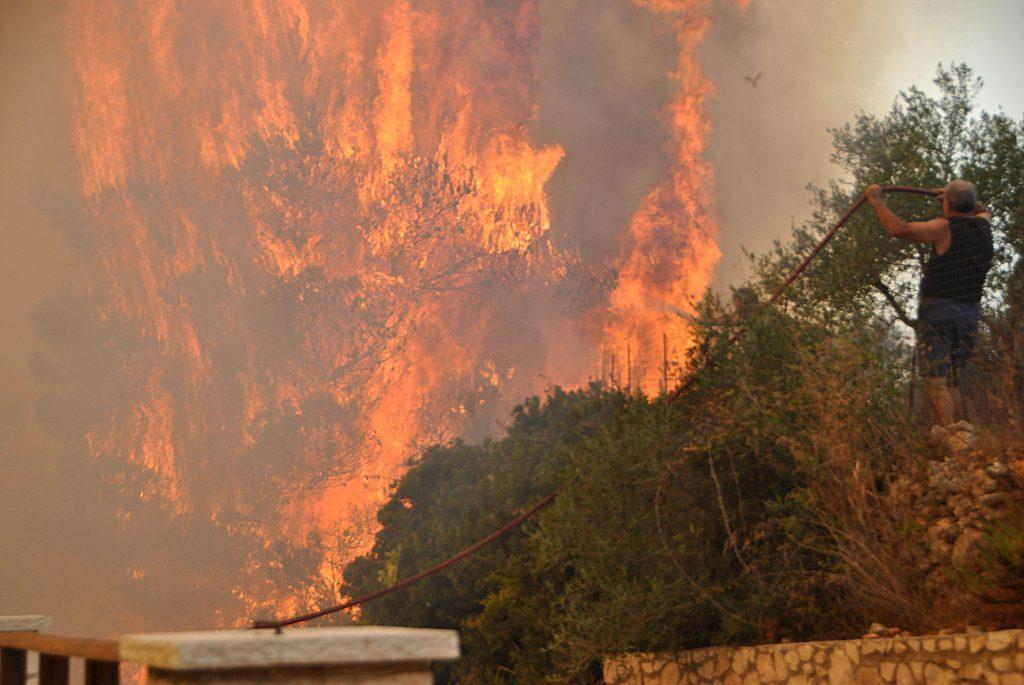 Φωτιά στη Ζάκυνθο: Σε εξέλιξη ο πύρινος εφιάλτης – Νέες συγκλονιστικές εικόνες [pics, vids]