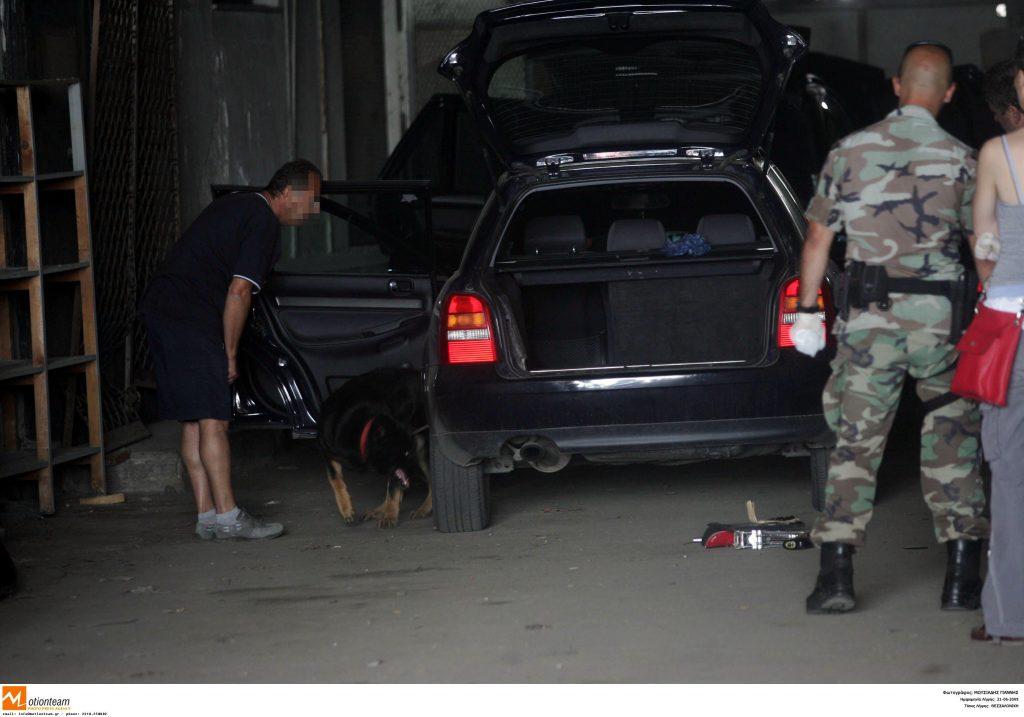 Θεσσαλονίκη: Στρίμωξε σε αυτοκίνητο 10 άτομα – Τα δύο βρέθηκαν μέσα στο πόρτ μπαγκάζ!