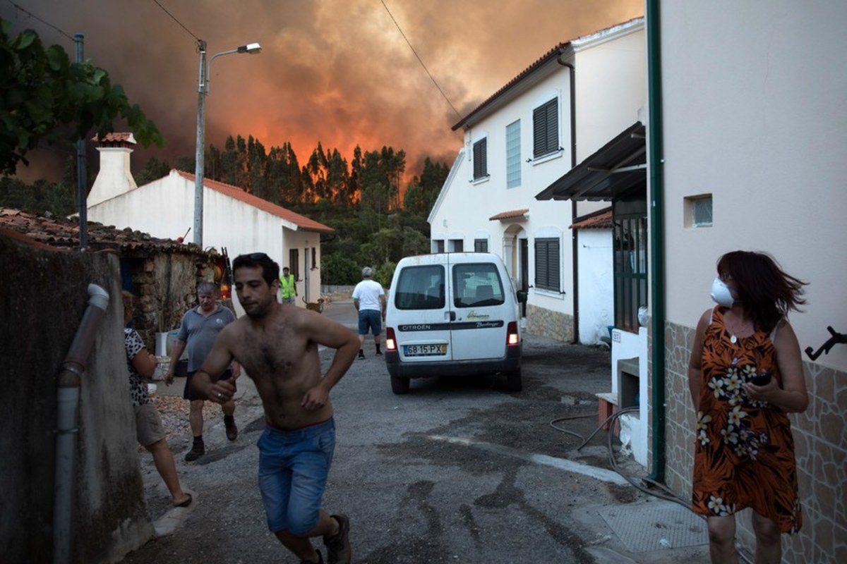 Πυρκαγιές στην Πορτογαλία: Πύρινη κόλαση! Οι άνθρωποι τρέχουν να σωθούν [pics, vids]