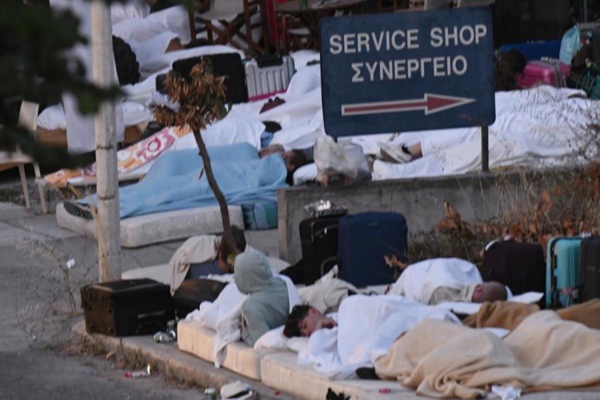 Σεισμός στην Κω: Κοιμήθηκαν στους δρόμους ανάμεσα στα συντρίμμια – Μετά τον τρόμο… η μάχη με τον χρόνο [pics]