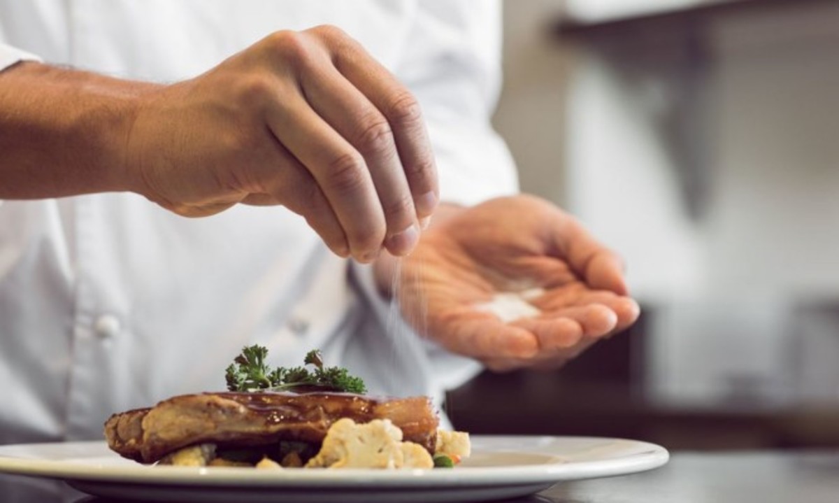 Αλάτι: Ποια μυρωδικά το αντικαθιστούν για να το μειώσετε χωρίς να χάσετε γεύση [πίνακας]