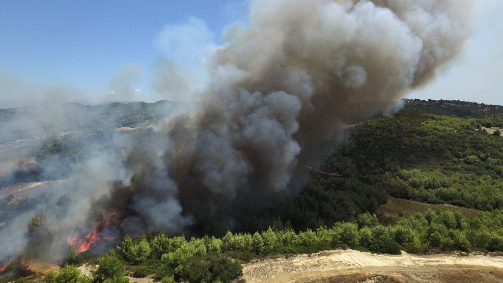 Καίγεται η Μεσόγειος: Ποιος ευθύνεται για τις μεγάλες πυρκαγιές