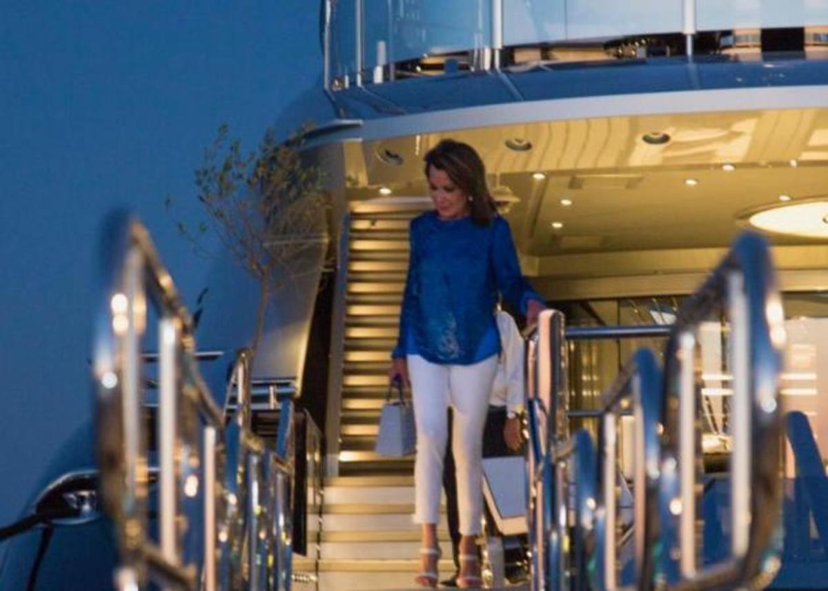 Γιάννα Αγγελοπούλου: Διακοπές στην Ιθάκη με το νέο της σκάφος! [pic]