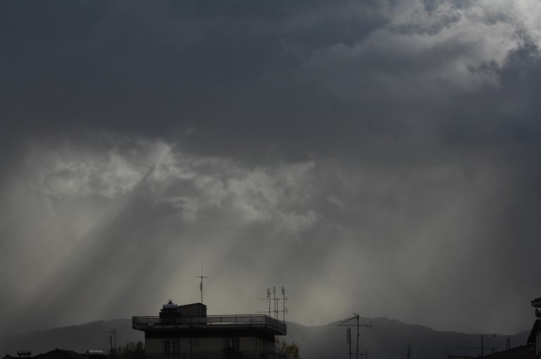 Καιρός: Φθινοπωρινός Αύγουστος – Έρχονται βροχές και καταιγίδες