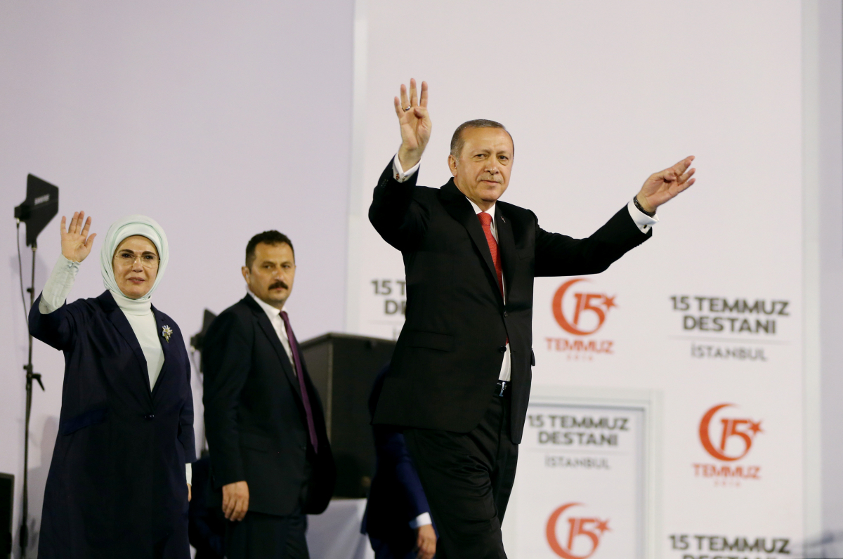 Τουρκία: Συνέλαβαν ακόμη και… μαίες για εμπλοκή στο πραξικόπημα