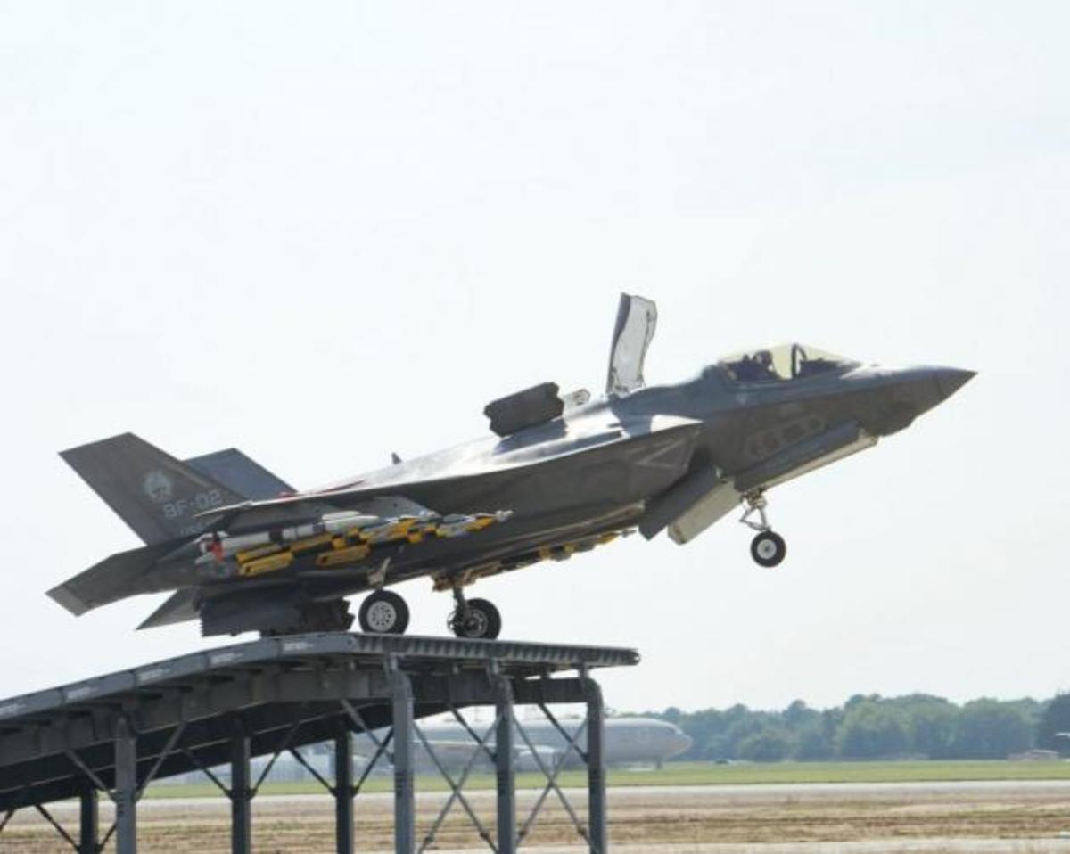 F-35B “ορμά στον ουρανό” – Απίστευτη απογέιωση [vid]