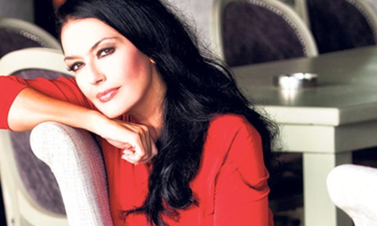 Η Ελένη Φιλίνη με καυτό μπικίνι κόβει την ανάσα στα 63 της χρόνια!