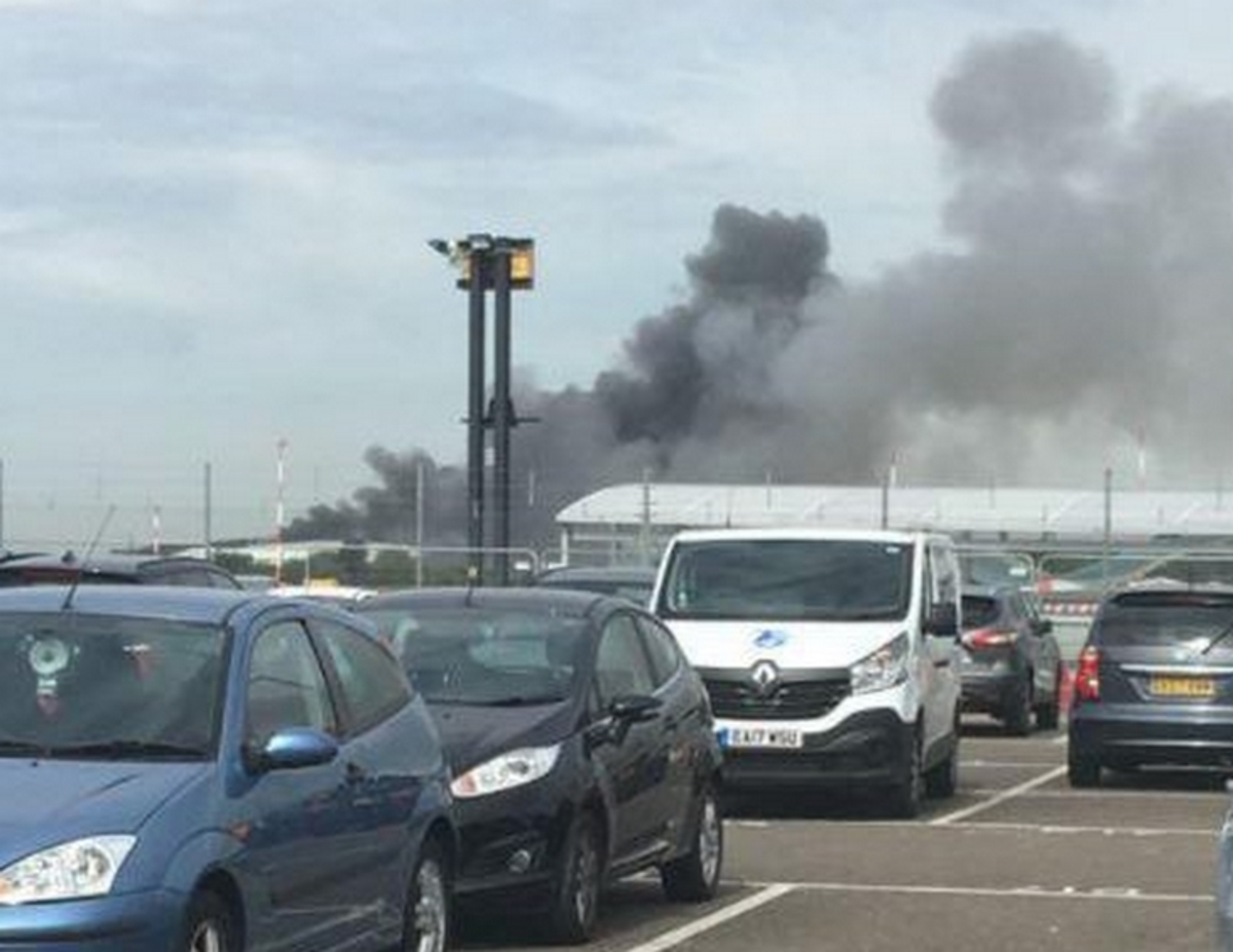 Έκρηξη κοντά στο αεροδρόμιο Southend – Υπό έλεγχο η φωτιά