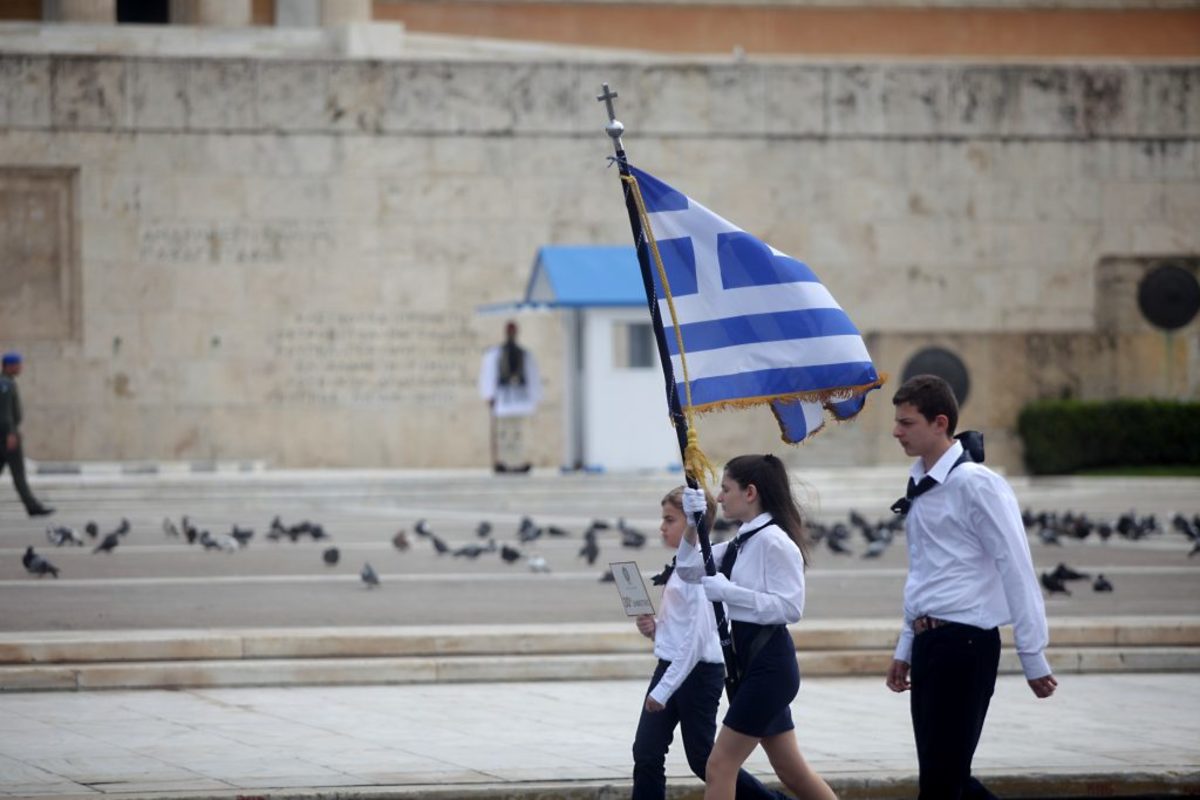 Κλήρωση για τους σημαιοφόρους: “Νόμιμη” λέει το ΣτΕ!