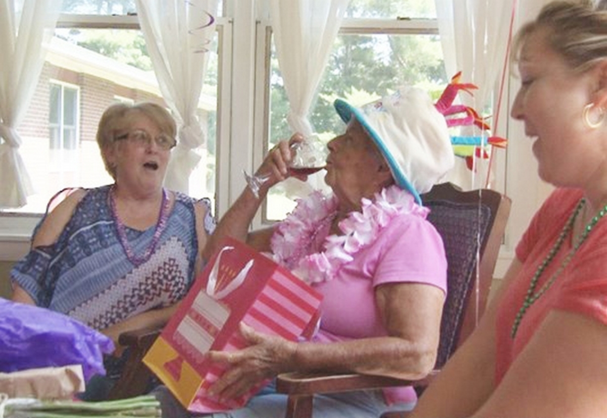 Αποκάλυψε το μυστικό μακροζωίας στα 100ά γενέθλιά της!