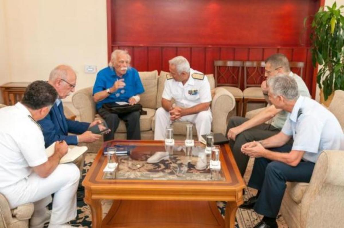 Οι Ένοπλες Δυνάμεις τιμούν τον Μανώλη Γλέζο και την γενιά εκείνων που αγωνίσθηκαν [pics]