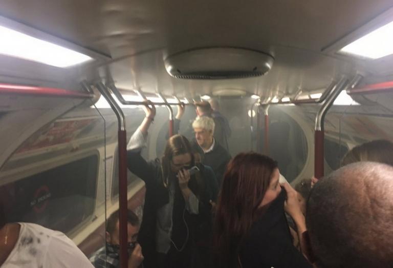 Τέλος ο συναγερμός! Έσβησαν τη φωτιά σε συρμό του μετρό στο Λονδίνο