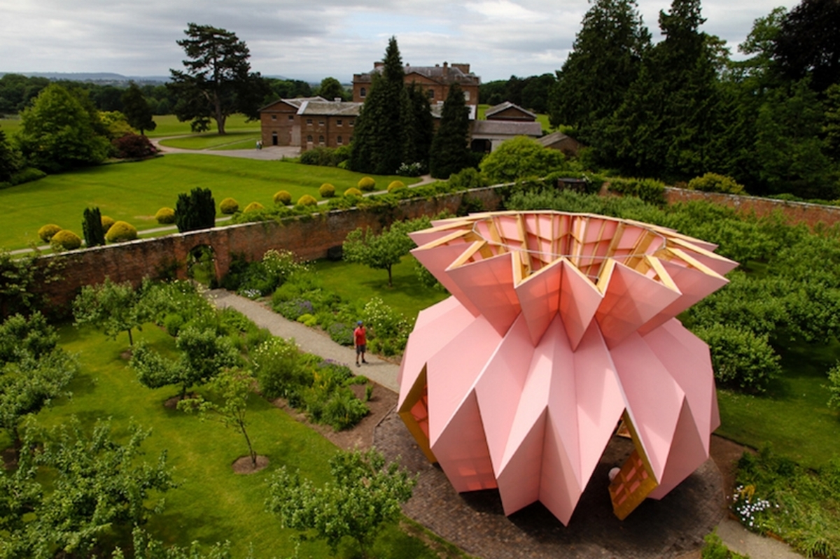 Ένα οριγκάμι-περίπτερο στον κήπο του Berrington Hall!