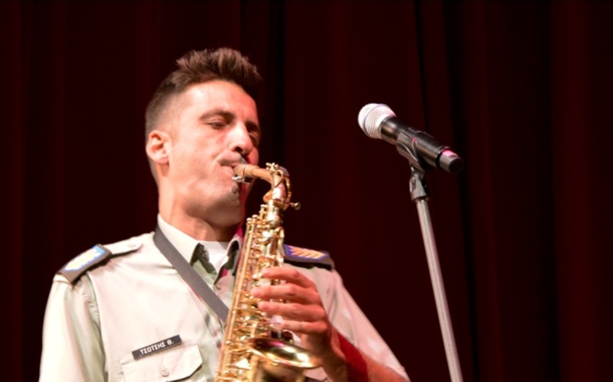 H Big Band της Στρατιωτικής μουσικής “μάγεψε” στο φεστιβάλ “Ρετρομανία” [pics, vids]