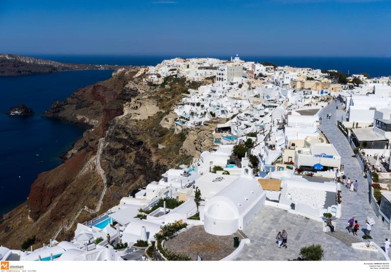 Αυτοψία στις εργασιακές “γαλέρες” του ελληνικού τουρισμού