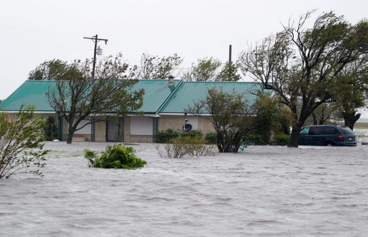 Φονικός τυφώνας Χάρβεϊ: Ένας νεκρός, πλημμύρες και εικόνες Αποκάλυψης