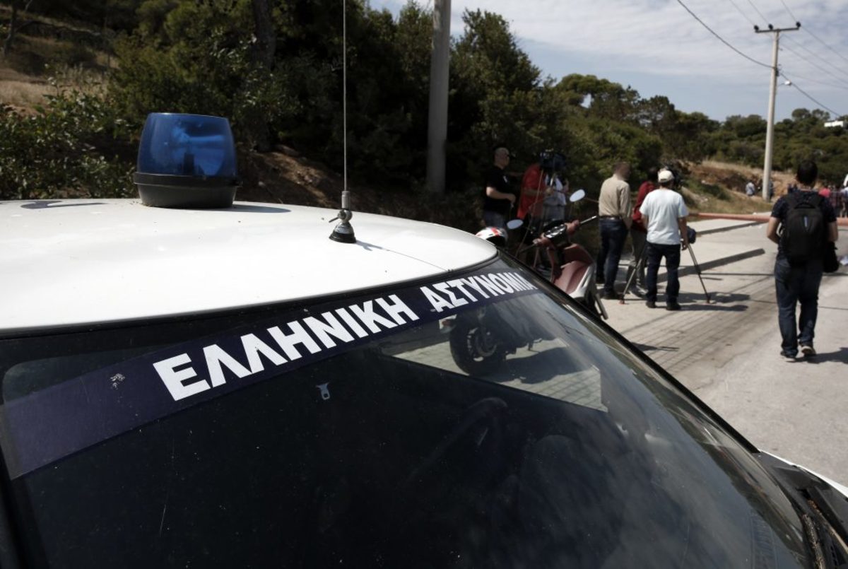 Συναγερμός στην Πάτρα για μωρό που κλειδώθηκε σε αυτοκίνητο