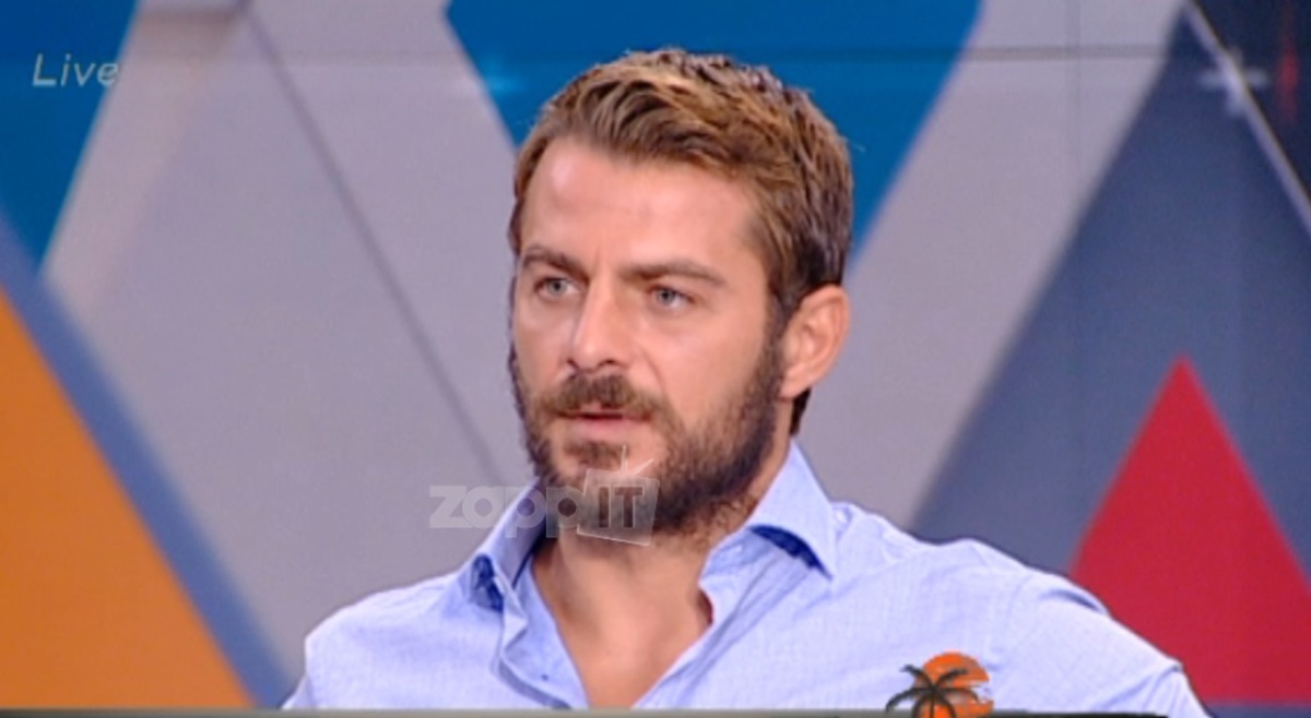 «Καρφώνει» ο Γιώργος Αγγελόπουλος: «Δεν πρόκειται να γίνω κολλητός με κάποιον επειδή δέχθηκα μια αγκαλιά»