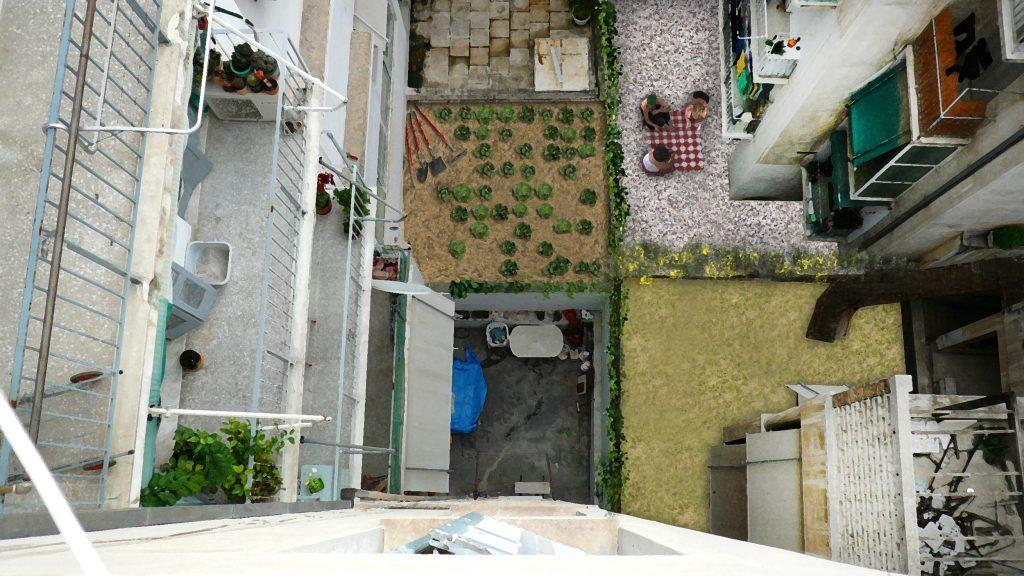 Θεσσαλονικη: Βρήκαν πτώμα στον ακάλυπτο της πολυκατοικίας τους