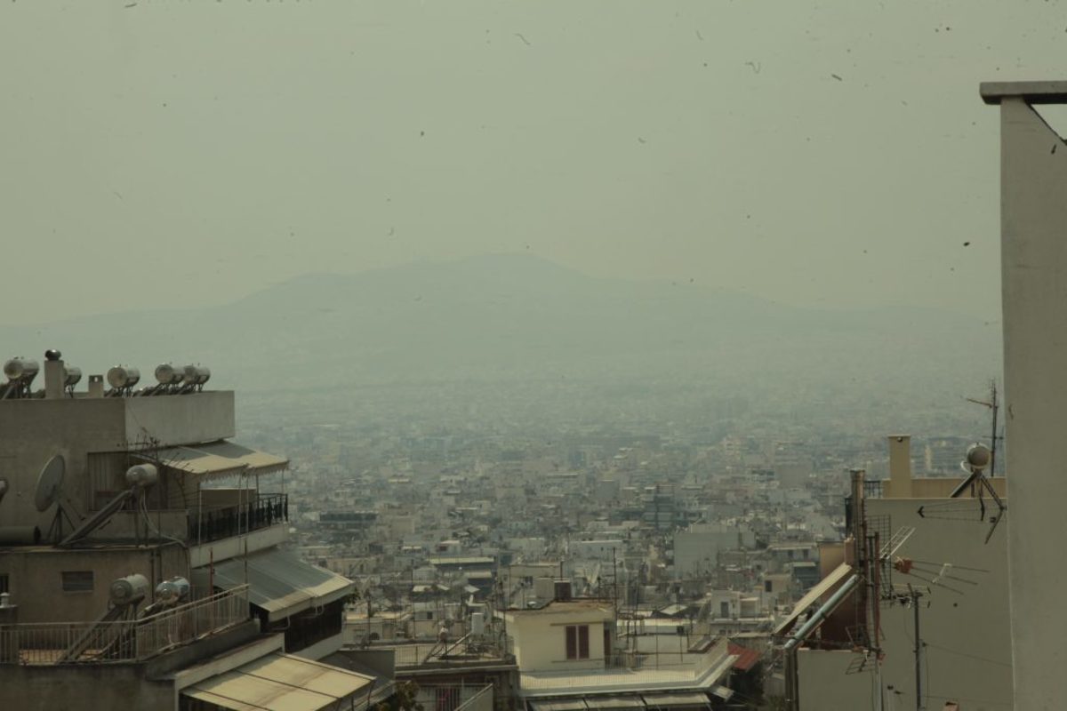 Έτσι φαίνεται η φωτιά από το κέντρο της Αθήνας! [pics]