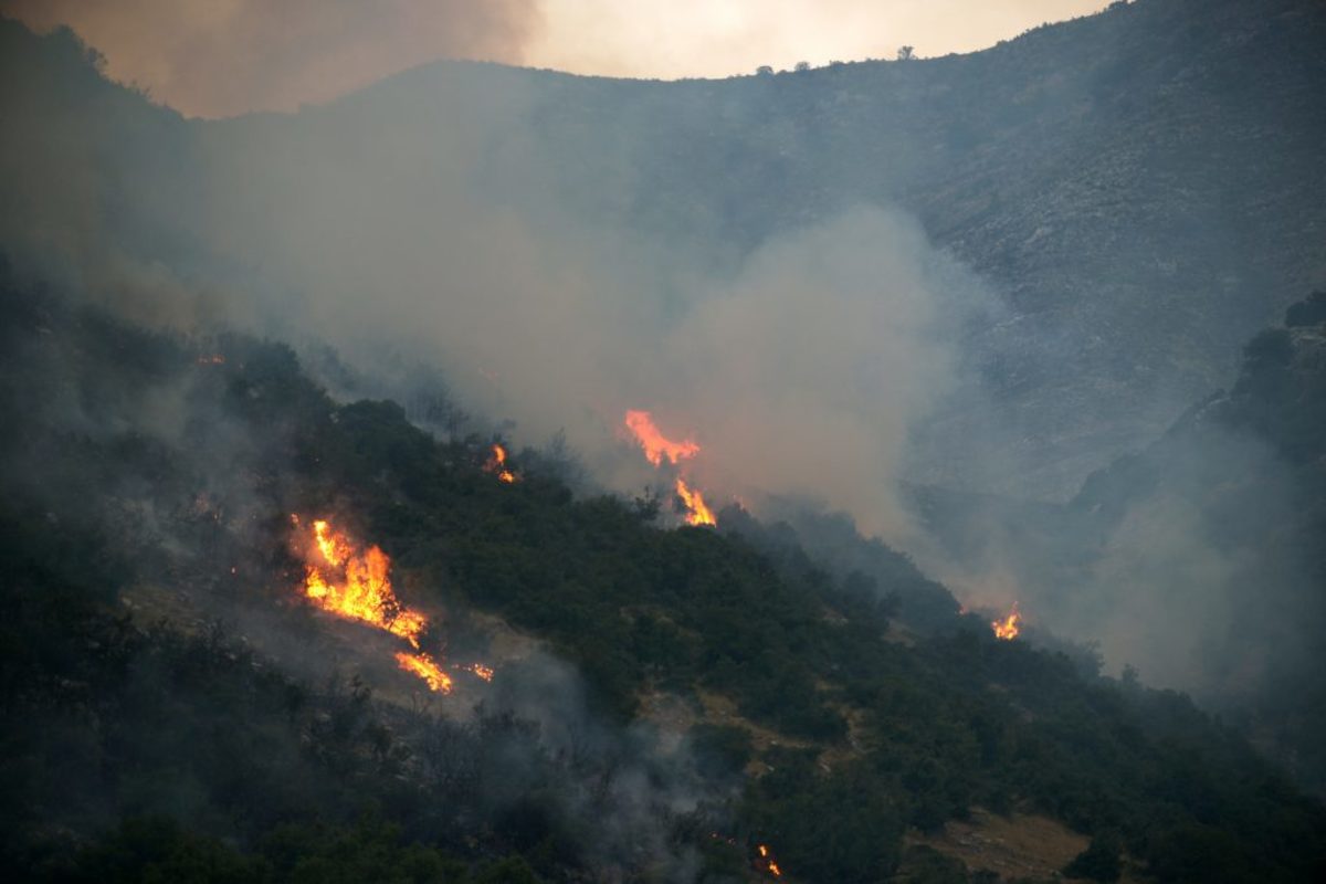 Πρόξενος της Ελλάδας στο Αργυρόκαστρο: Δεν κάηκαν μειονοτικά σπίτια από τη φωτιά στη νότια Αλβανία