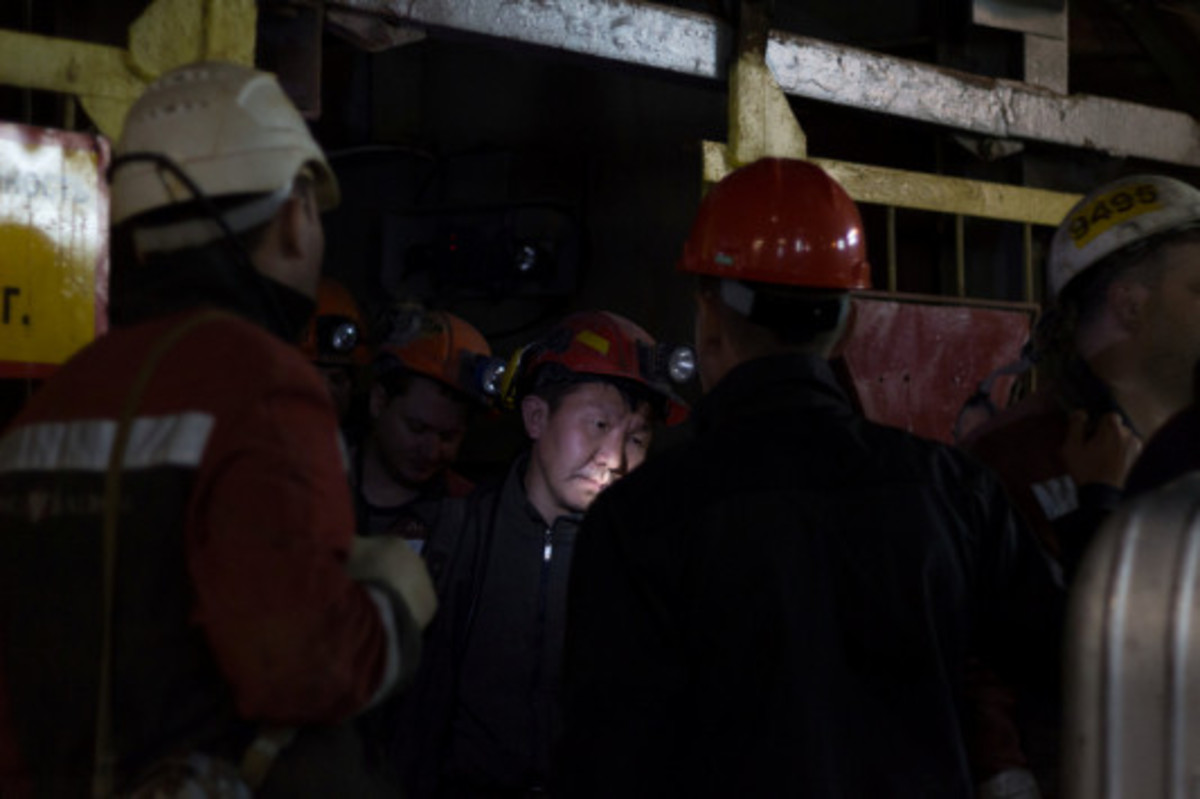 Εννέα ανθρακωρύχοι παραμένουν παγιδευμένοι στη Γιακουτία – Διασώθηκαν 142