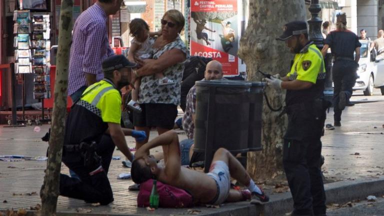 Βαρκελώνη: Συγκλονιστικό βίντεο! Ο αστυνομικός και το μωρό