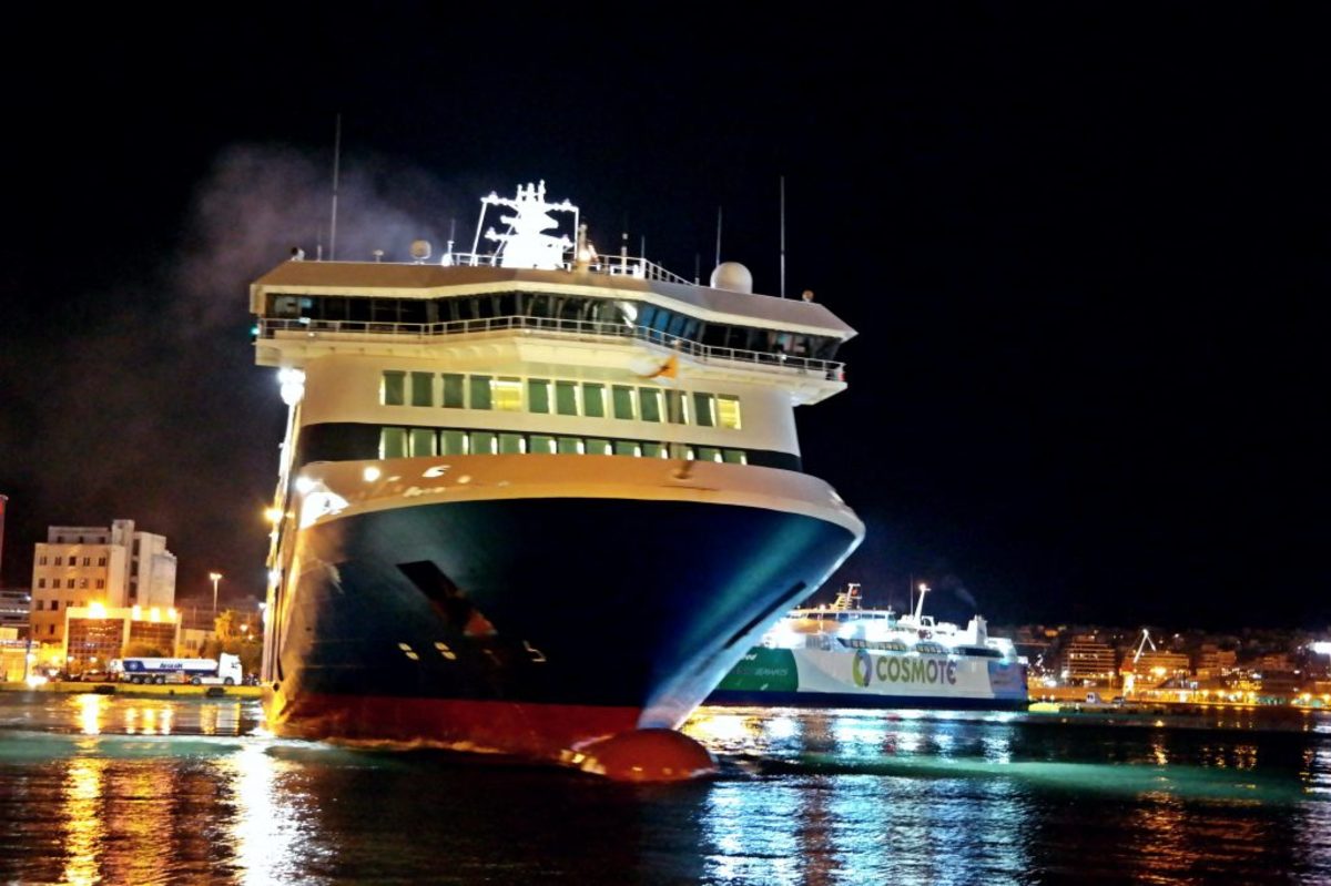 Νύχτα – ταλαιπωρία για επιβάτες και πλήρωμα του Blue Star Patmos