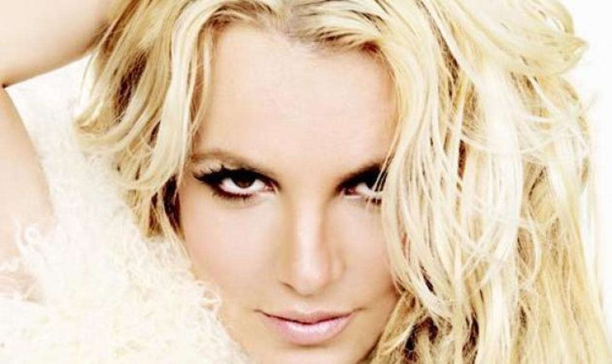 Β. Spears: Έχει κέφια και …ποζάρει με μπικίνι!