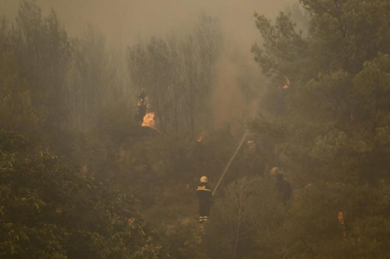 Πύρινη κόλαση στην Κροατία: Απειλούνται 3 χωριά από τη φωτιά