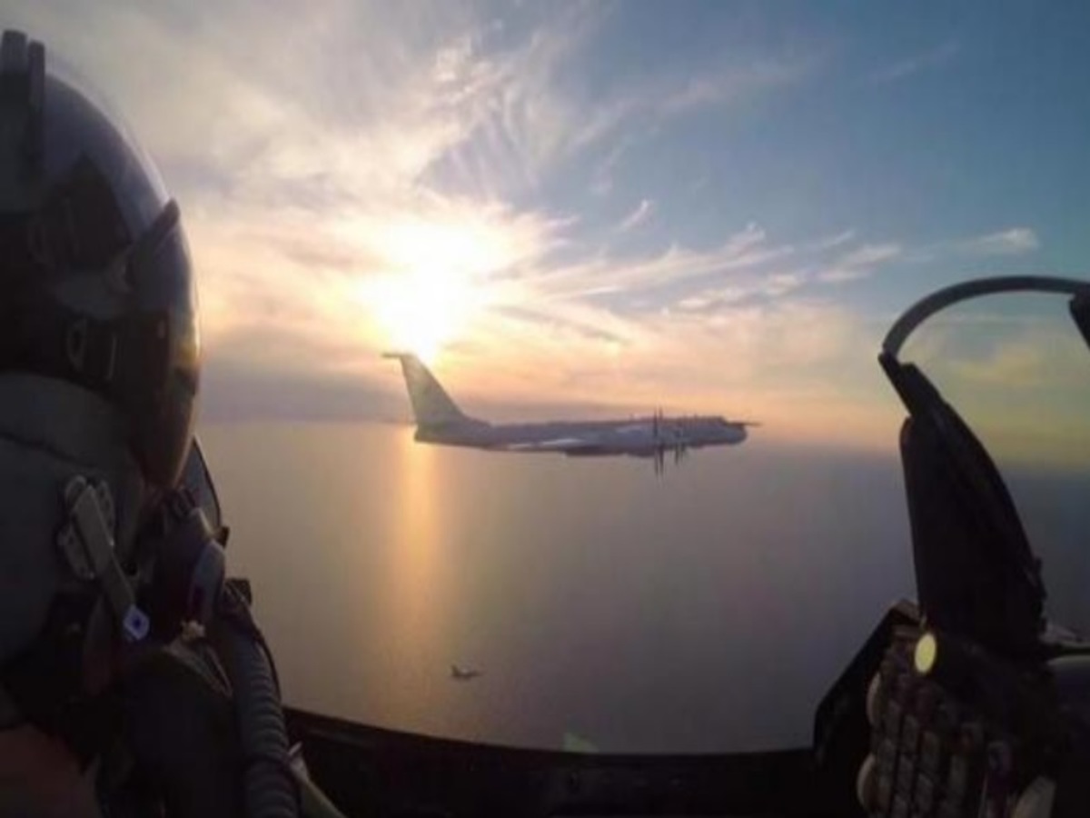 Δανέζικα F-16 αναχαιτίζουν σπάνιο επισκέπτη πάνω από την Βαλτική [vid]