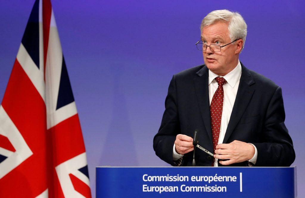 “Προσωρινή τελωνειακή ένωση” ζητά η Βρετανία για μετά το Brexit