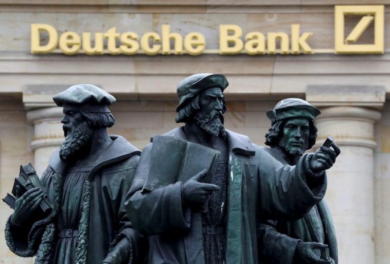 Νέο “χαστούκι” Fitch στην Deutsche Bank