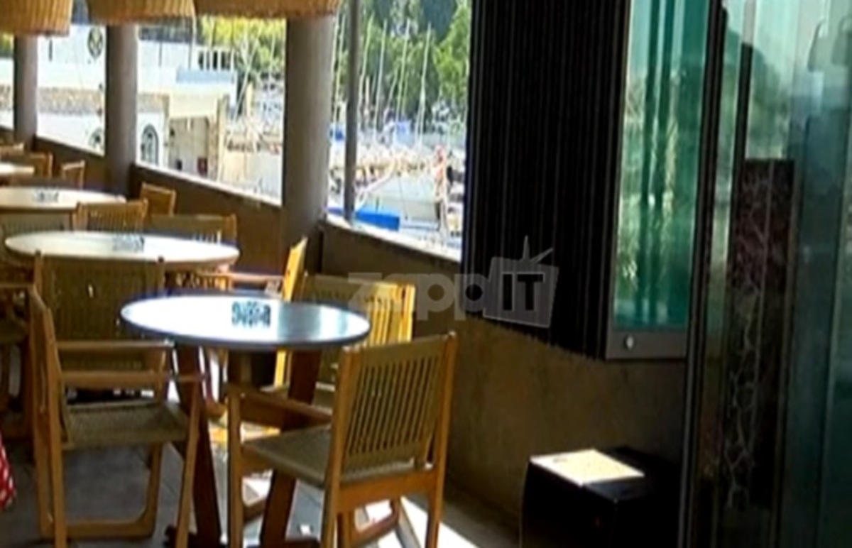 Γνωστή ηθοποιός δουλεύει στην καφετέρια του αδελφού της για να τα βγάλει πέρα