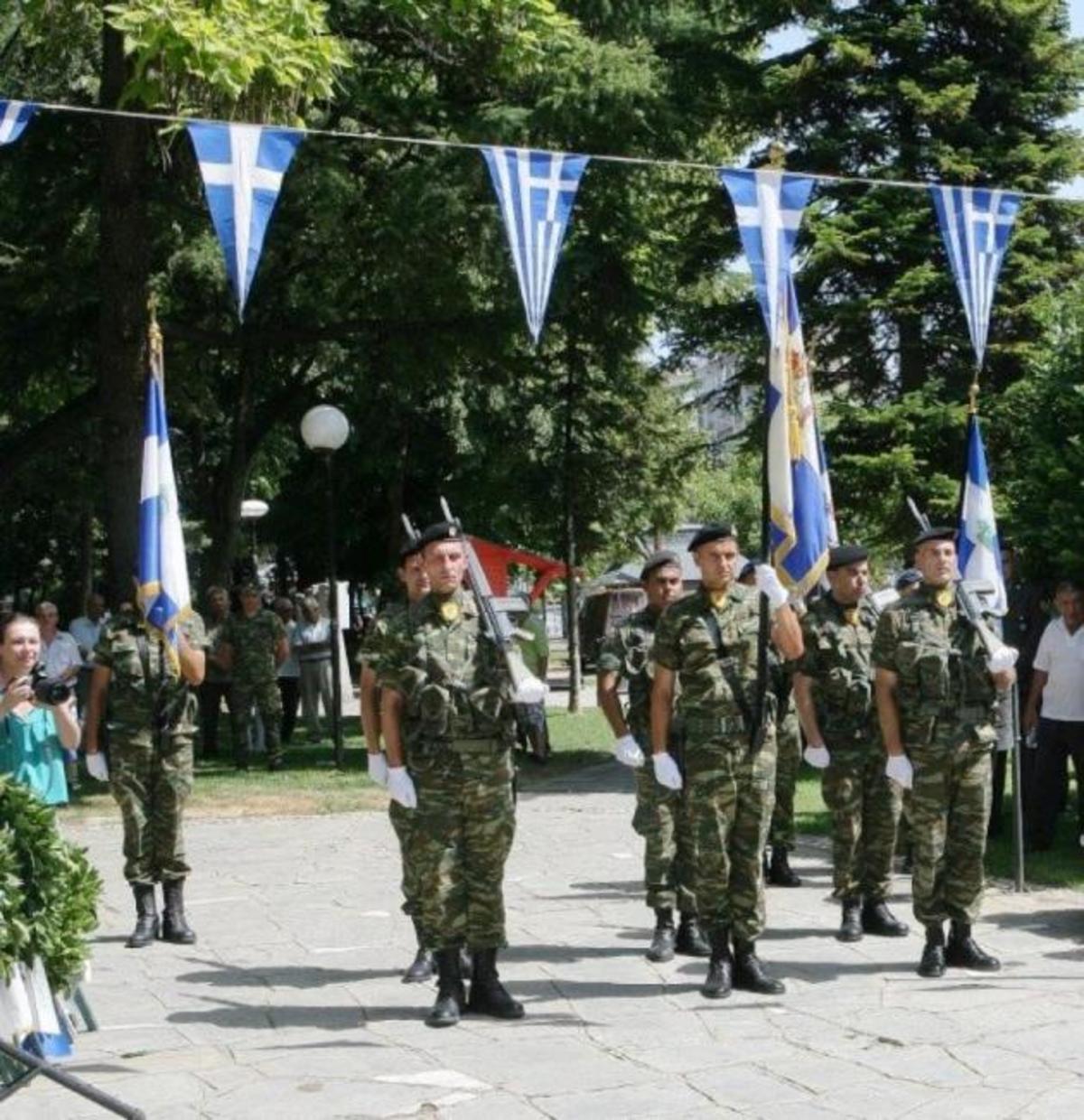 O στρατός συμμετείχε στις εκδηλώσεις για την Απελευθέρωση της Δράμας [pics]