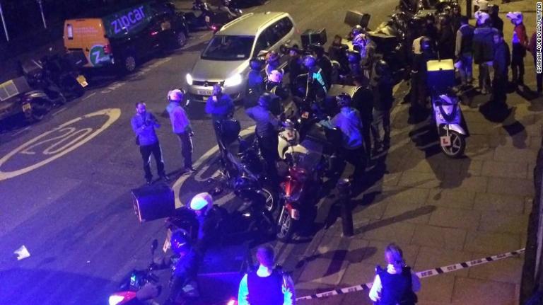 Δύο συλλήψεις στο Λονδίνο για επιθέσεις με οξύ – Ένας σοβαρά τραυματίας