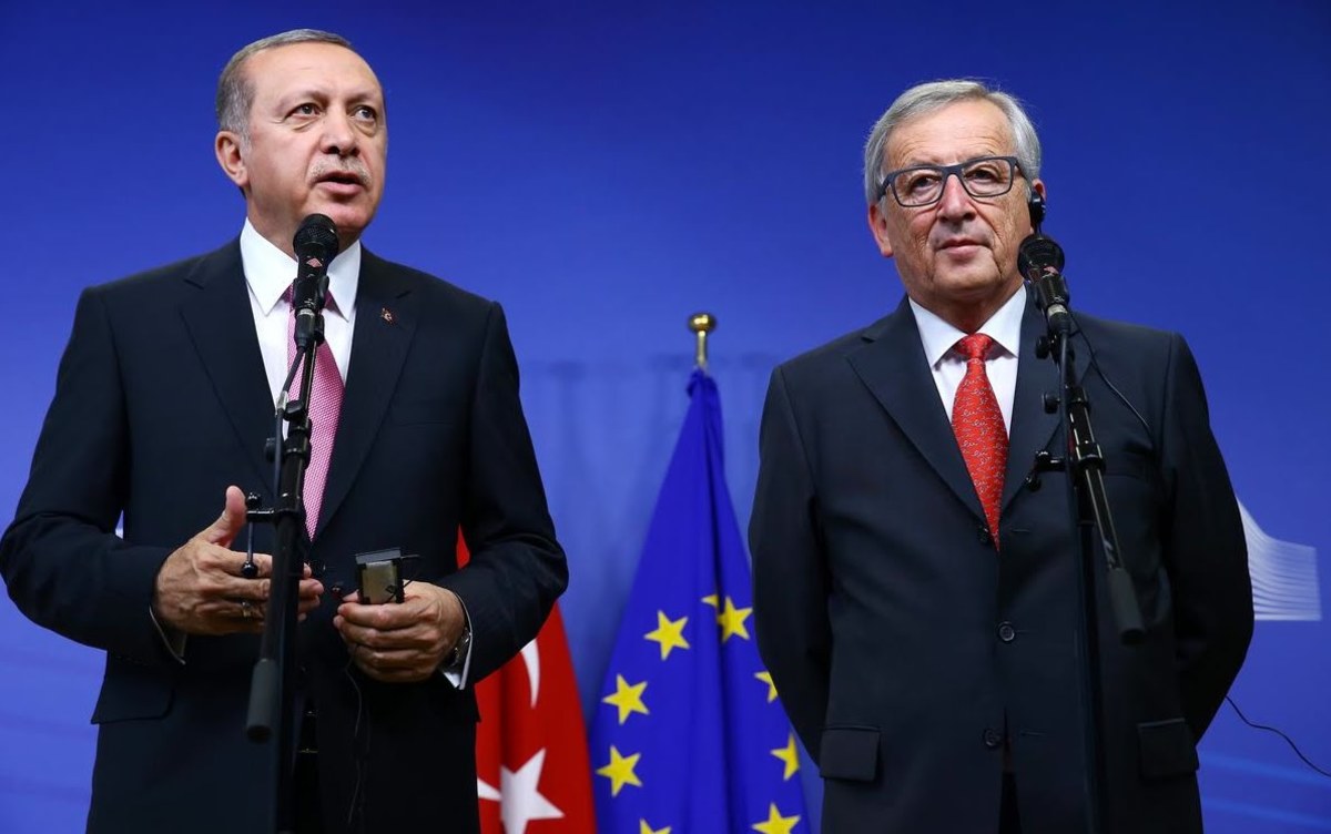Γιούνκερ: Η Τουρκία πρέπει να σεβαστεί τα ανθρώπινα δικαιώματα αν θέλει να μπει στην Ε.Ε