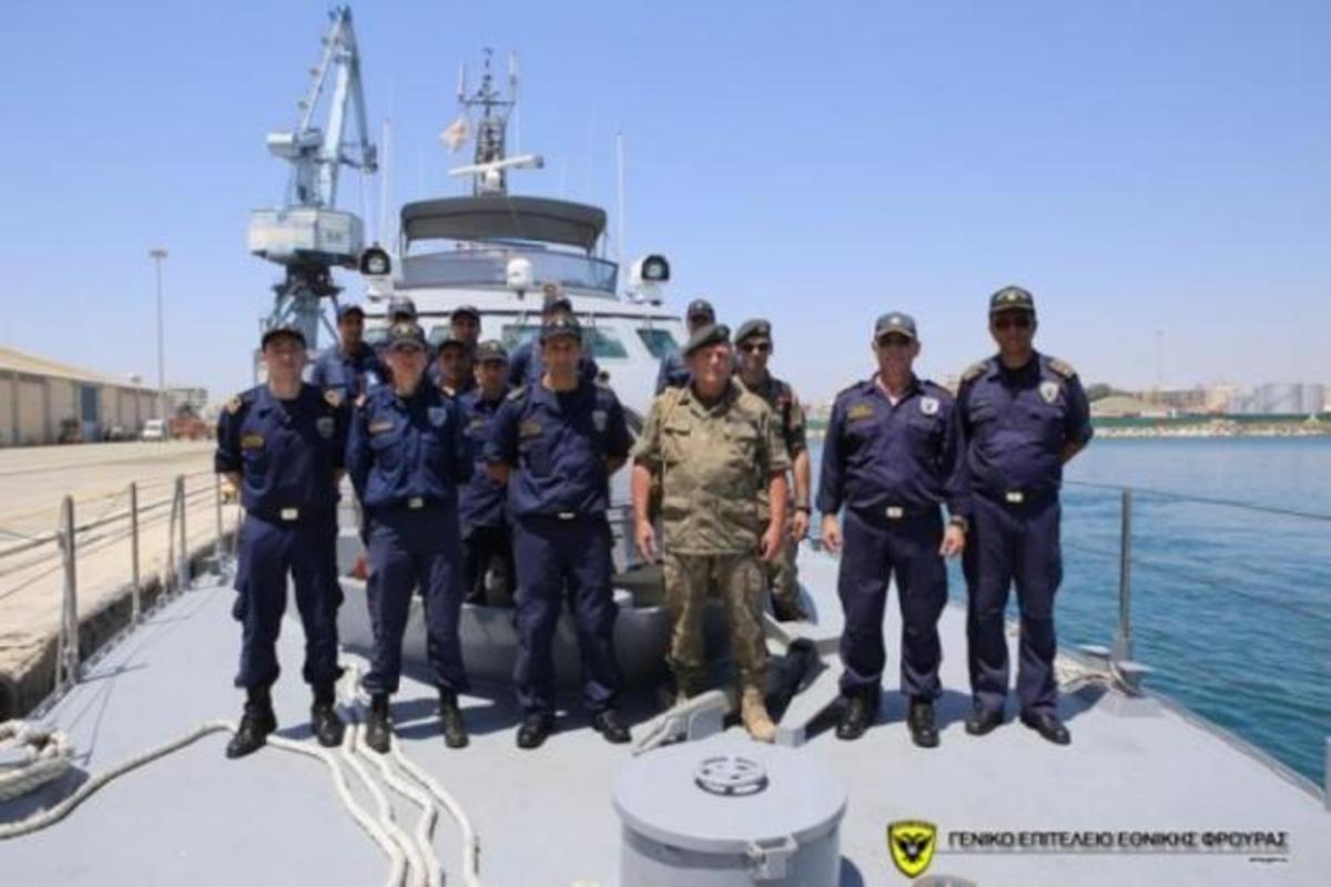 Κύπρος: Ο Στρατηγός Λεοντάρης σε πλοίο της Διοίκησης Ναυτικού