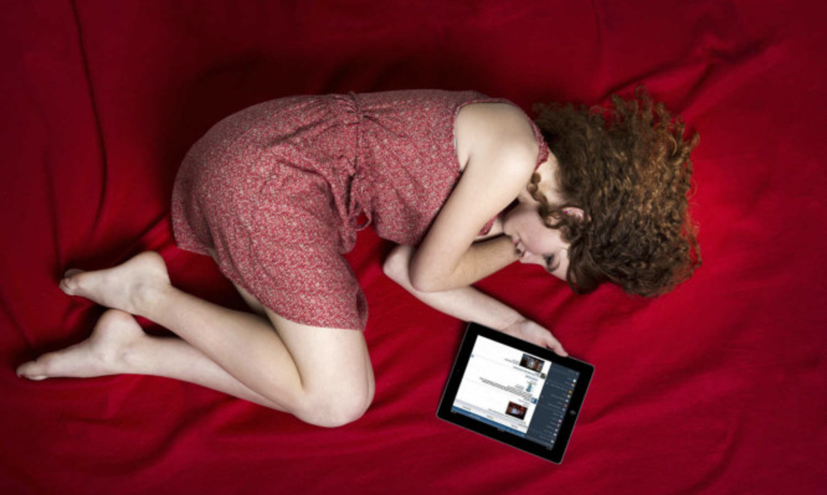 Facebook: Ο ύπουλος κίνδυνος για τις γυναίκες και τι να προσέχουν