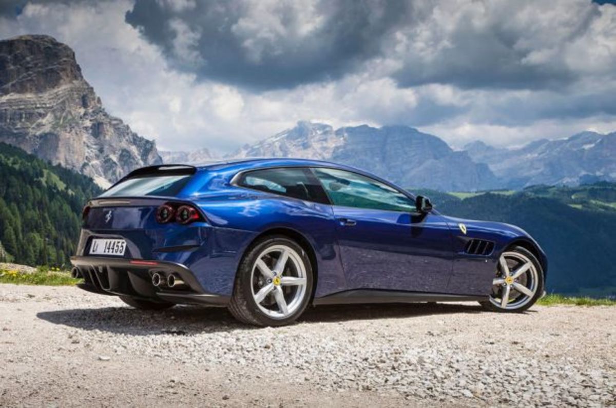 Ο καπνός και η φωτιά για το πρώτο SUV της Ferrari