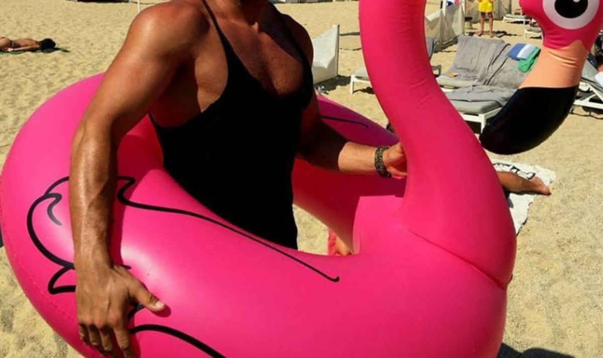 Και όμως, παίκτης του Survivor φορούσε ροζ φλαμίνγκο δύο χρόνια πριν!