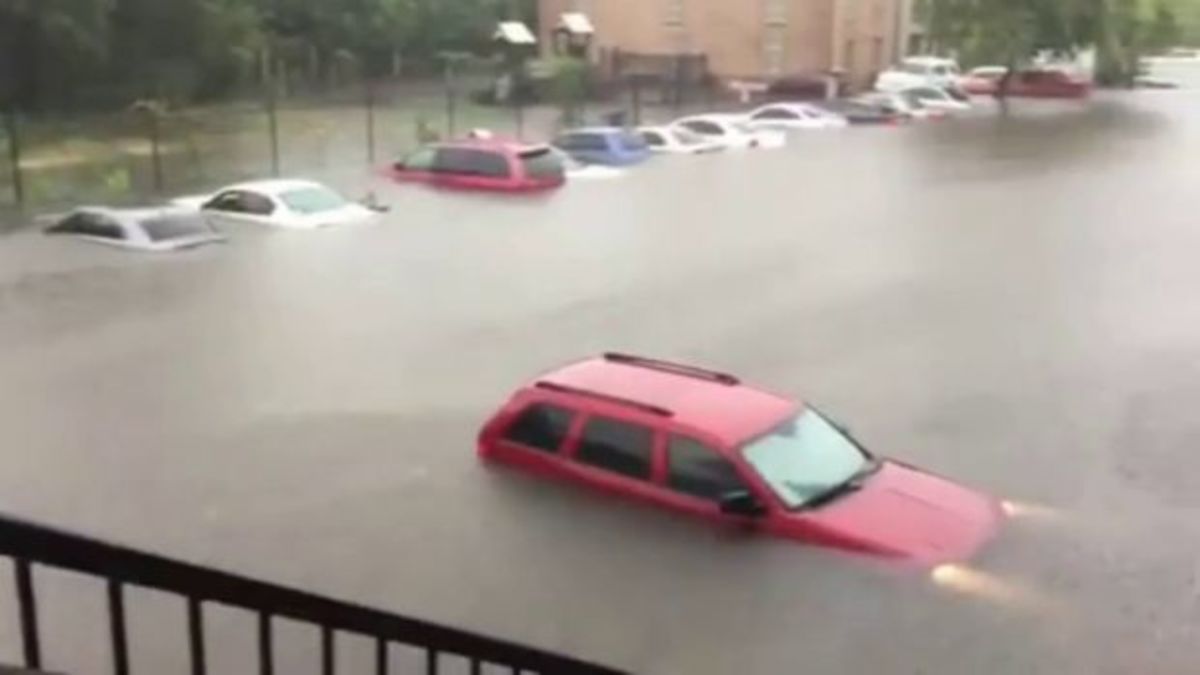 H τροπική καταιγίδα Harvey κατέστρεψε πάνω από 500.000 αυτοκίνητα! [vid]