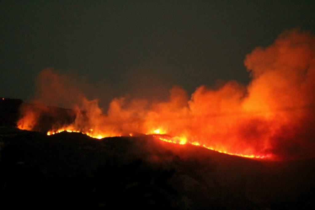 Φωτιά παντού στην Ζάκυνθο – Τέσσερα “πύρινα” μέτωπα