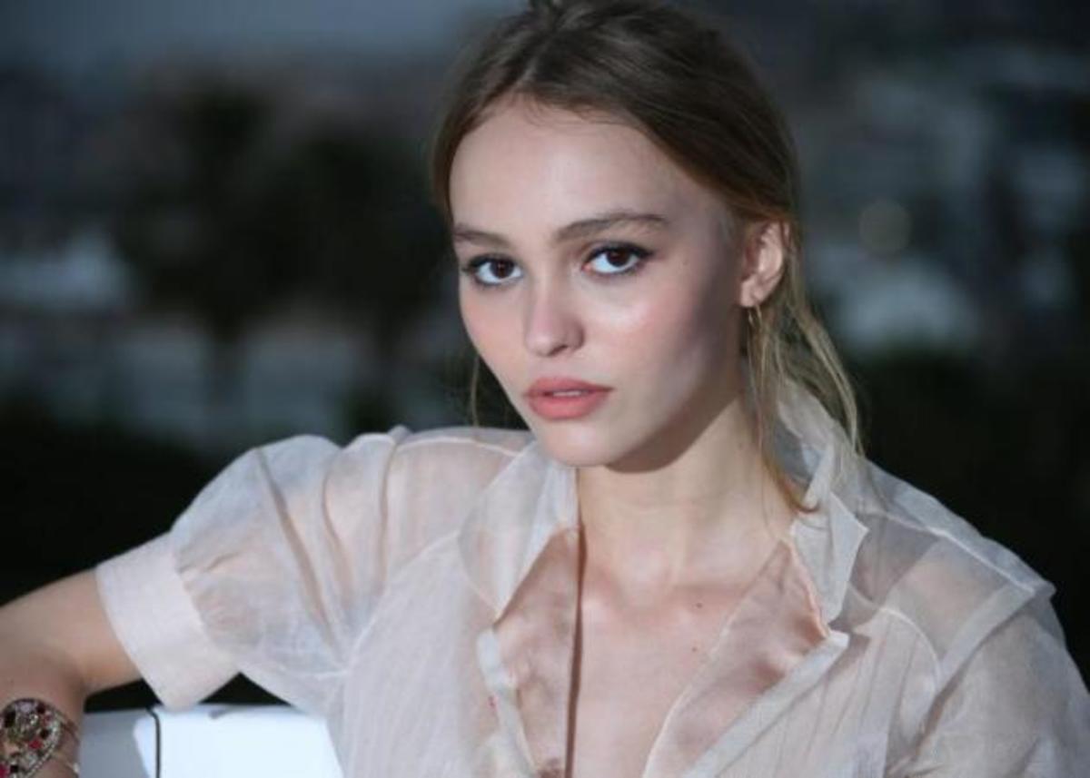 Lily Rose Depp: Με ποιον διάσημο Έλληνα ποζάρει η κόρη του Johnny Depp; [pic]