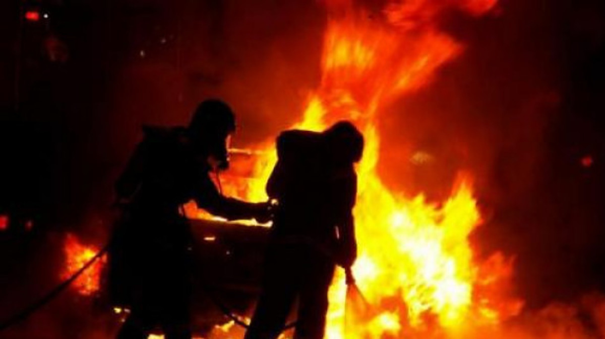 Τυφλωμένος από ζήλια πυρπόλησε το αυτοκίνητο της πρώην του, της μητέρας της και μιας γειτόνισσας!