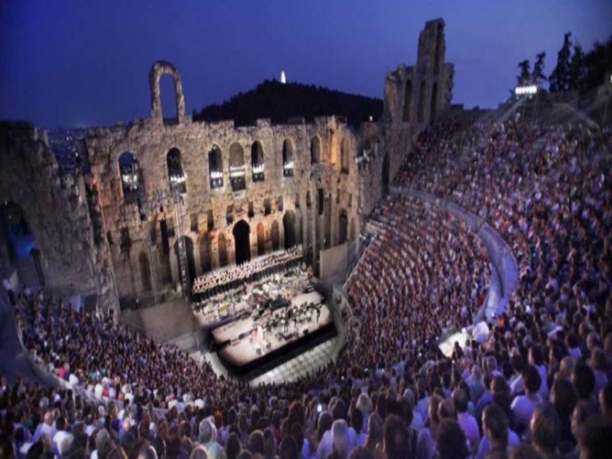 «Δεν πήγα στην κηδεία του πατέρα μου. Παίζαμε στο Ηρώδειο «Βάκχες»…»