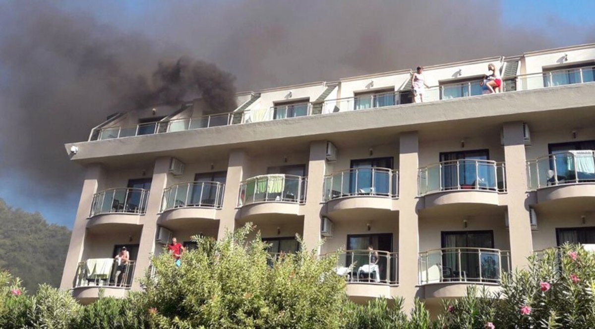 Φωτιά σε ξενοδοχείο στην Αττάλεια! Τρόμος για 400 τουρίστες